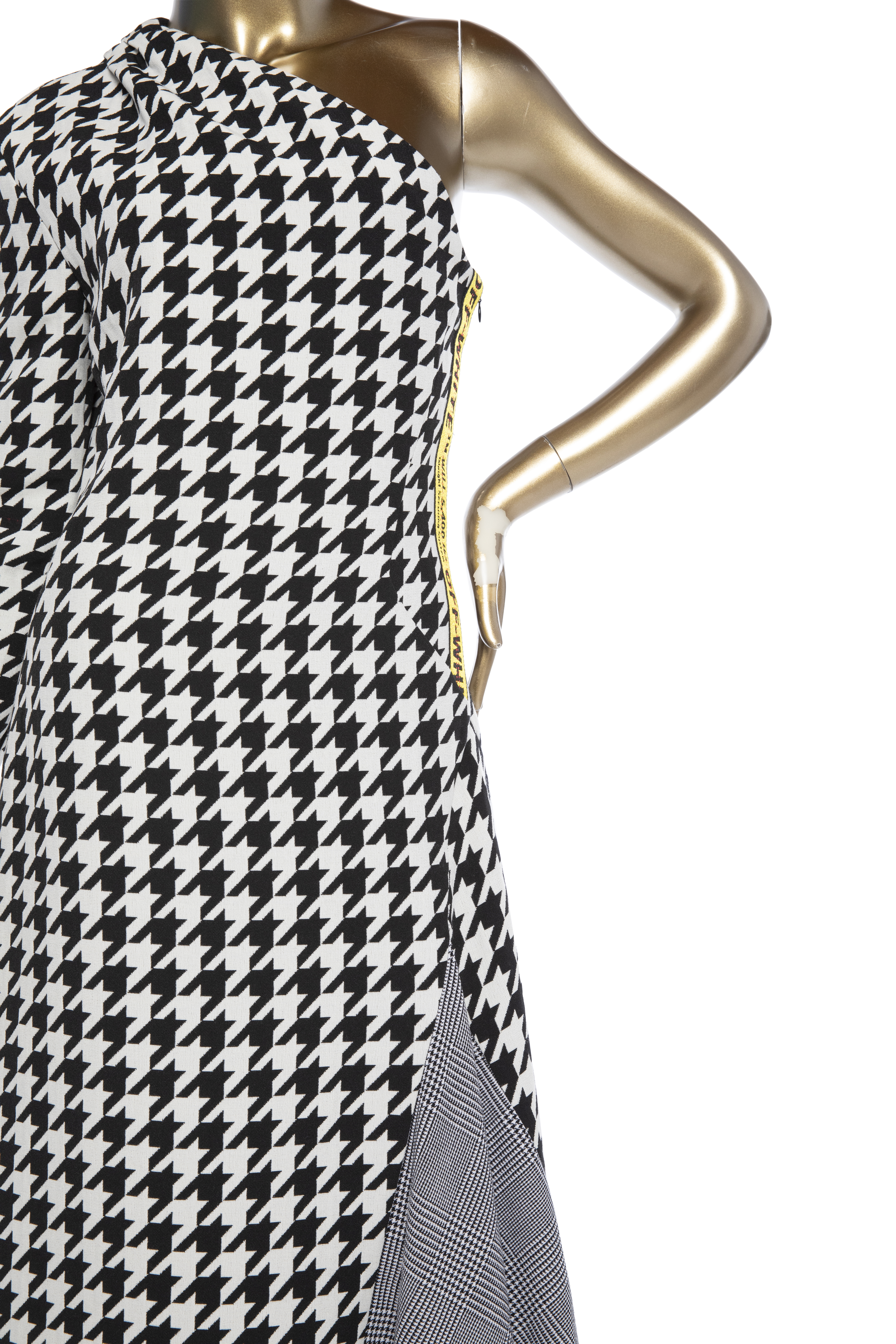 Off-White // Pre-Fall 2018 Black & White Multi Houndstooth One Shoulder  Dress – VSP Consignment